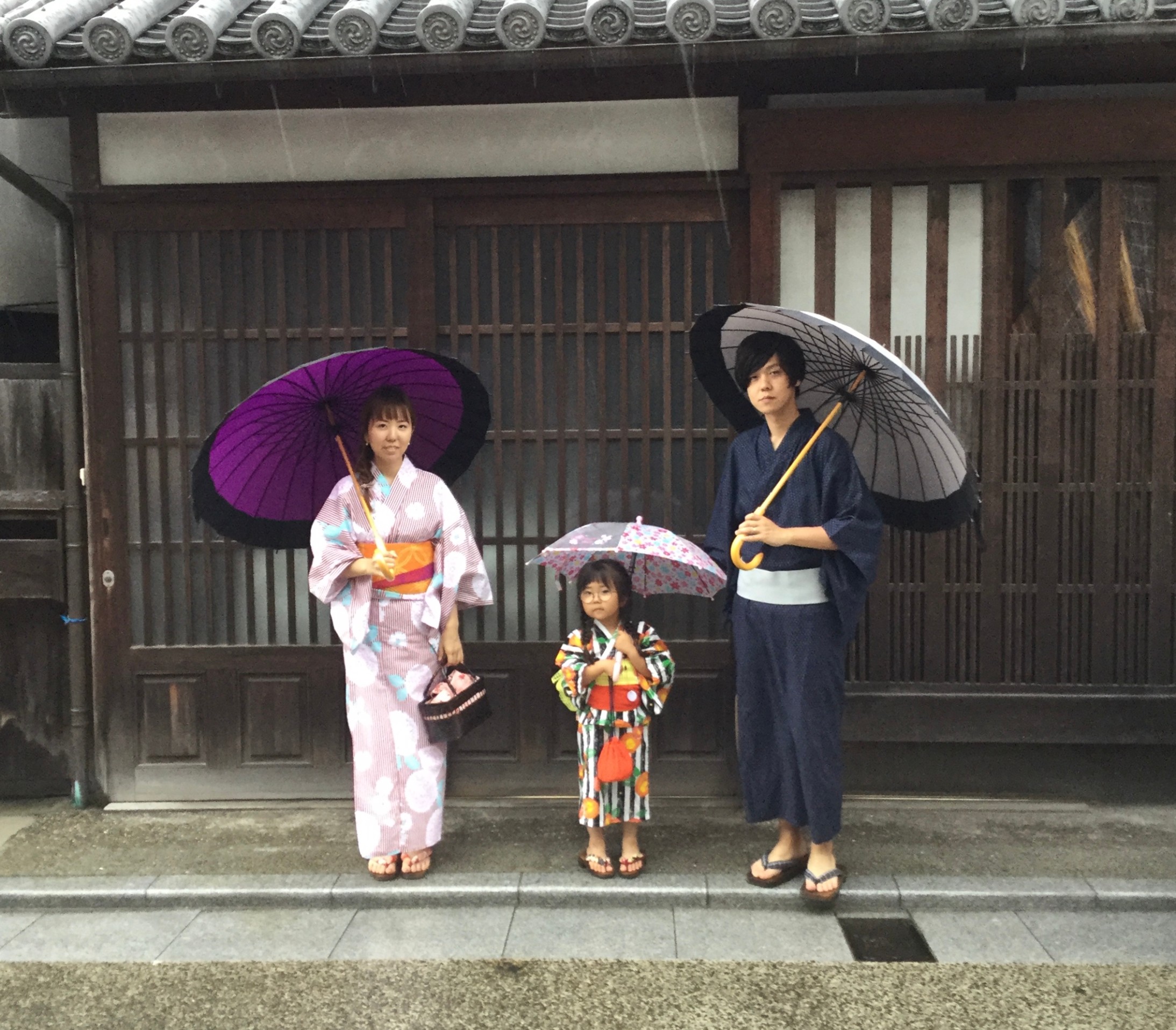 シトシト降っています