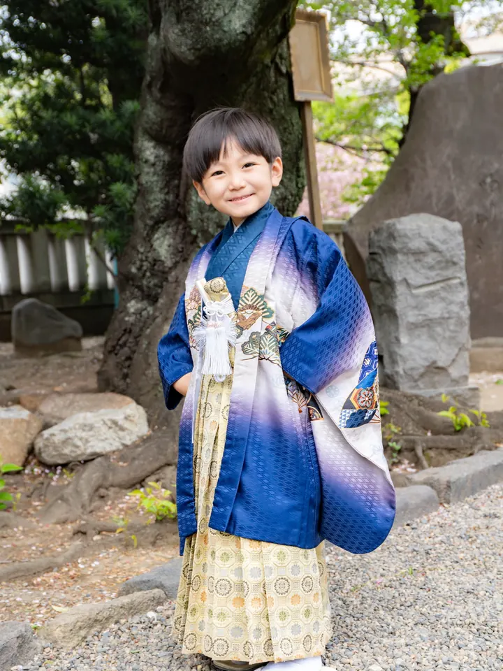 A 5-year-old boy in a haori and hakama outfit.