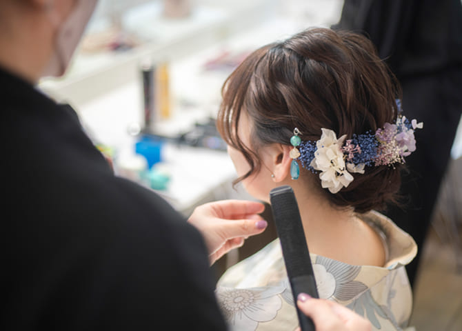 Hair styling and accessory selection