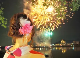 Renting a yukata is convenient for fireworks festivals! We explain the process and how to choose the right service.
