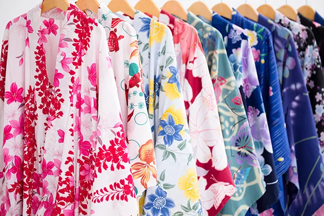 Choose your favorite from a wide variety of approximately 1,000 yukatas!