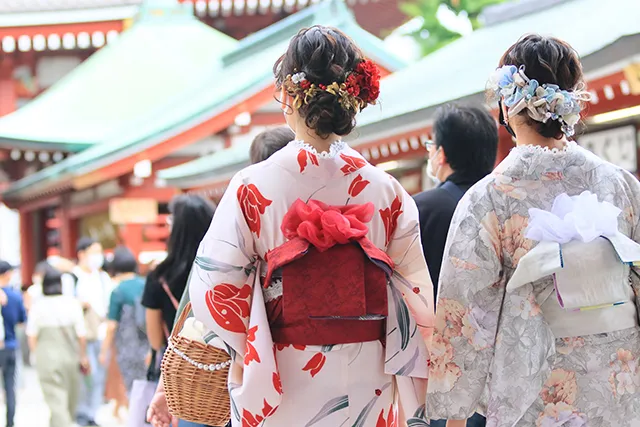 Enjoy the surrounding tourist spots in a yukata!